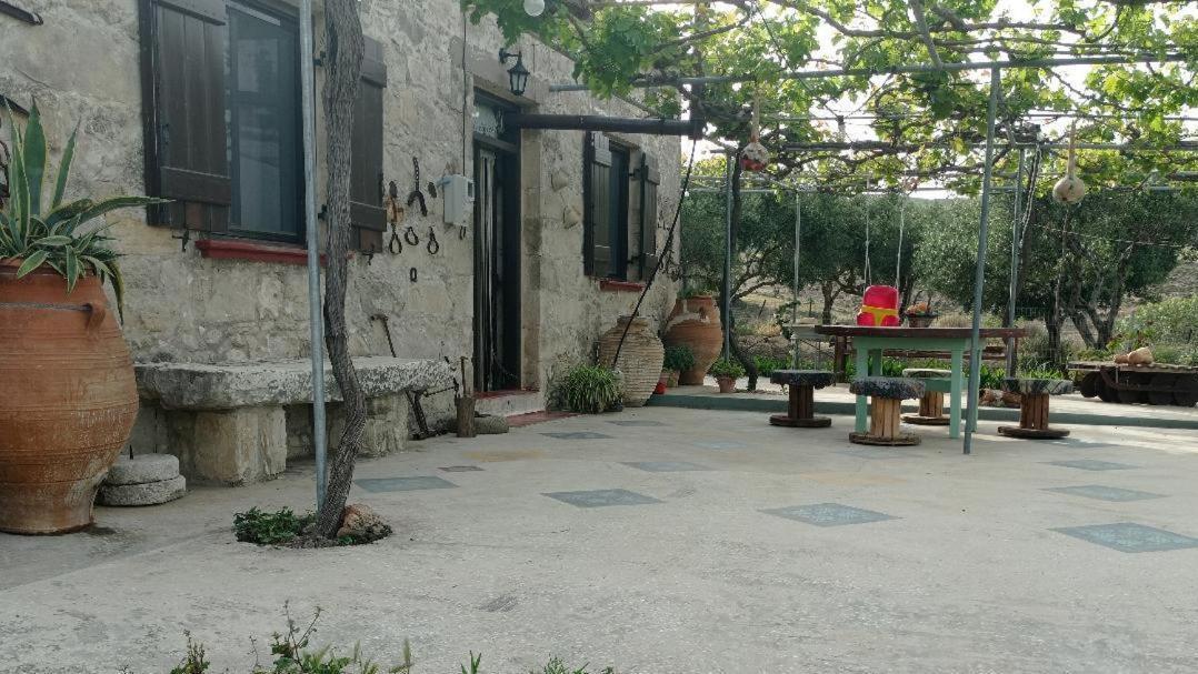 Traditional House Maria Azoyiras Exterior photo