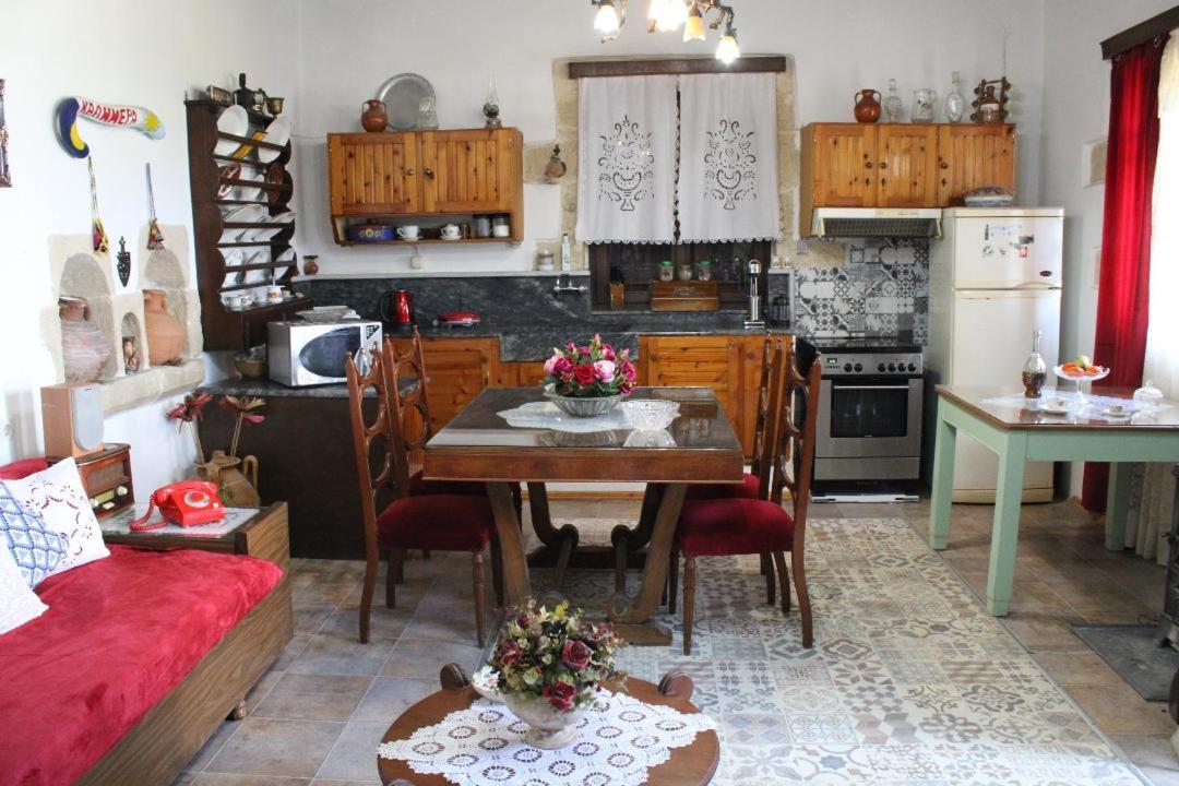 Traditional House Maria Azoyiras Exterior photo
