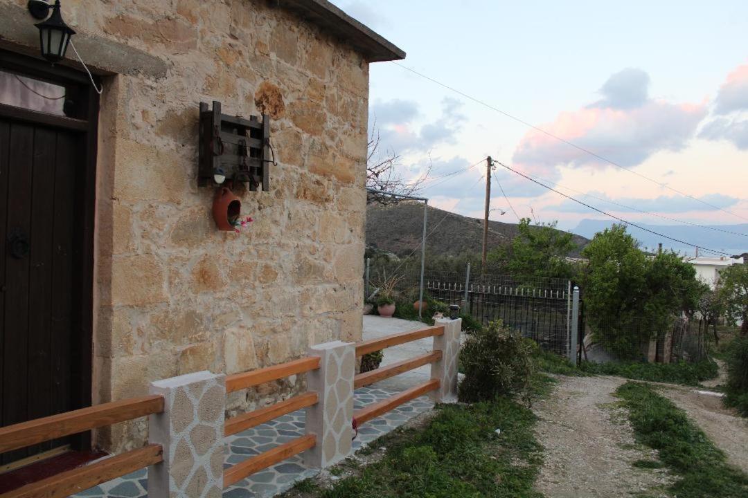 Traditional House Maria Azoyiras Exterior photo