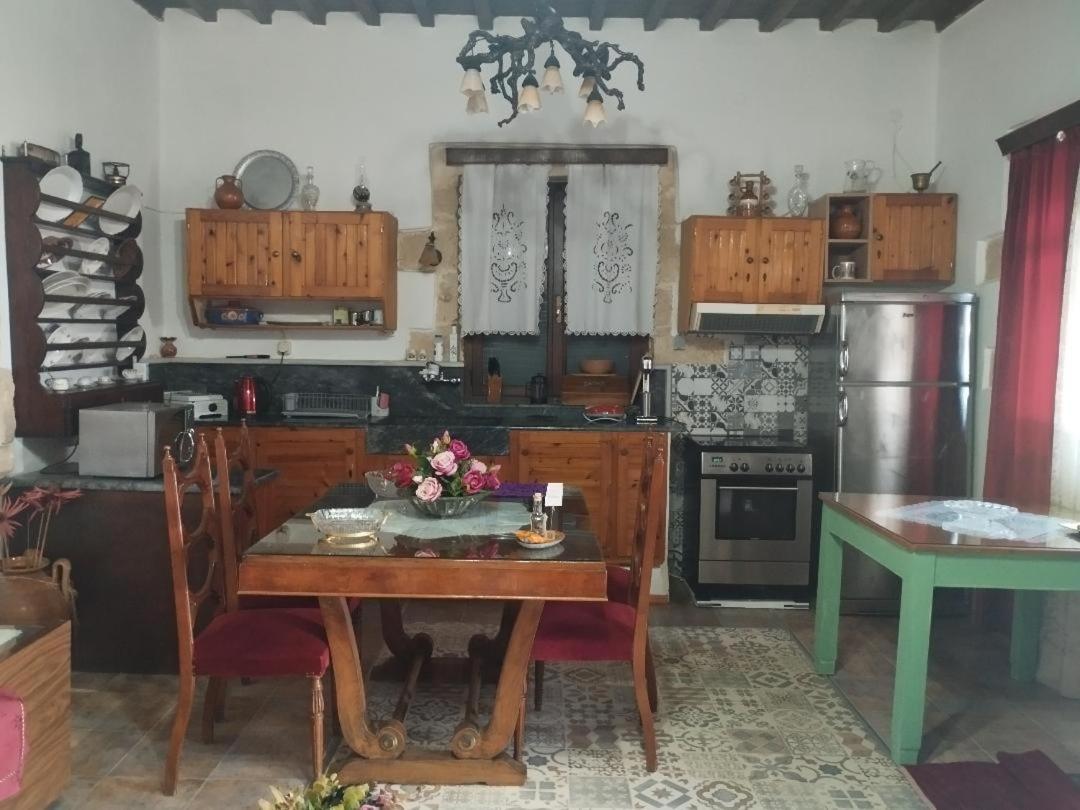 Traditional House Maria Azoyiras Exterior photo